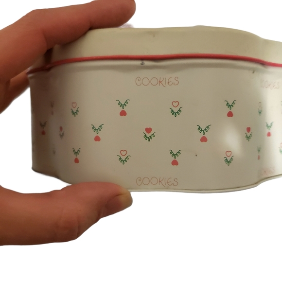 Precious Moments vintage baking Christmas scalloped metal cookie tin - Picture 3 of 9